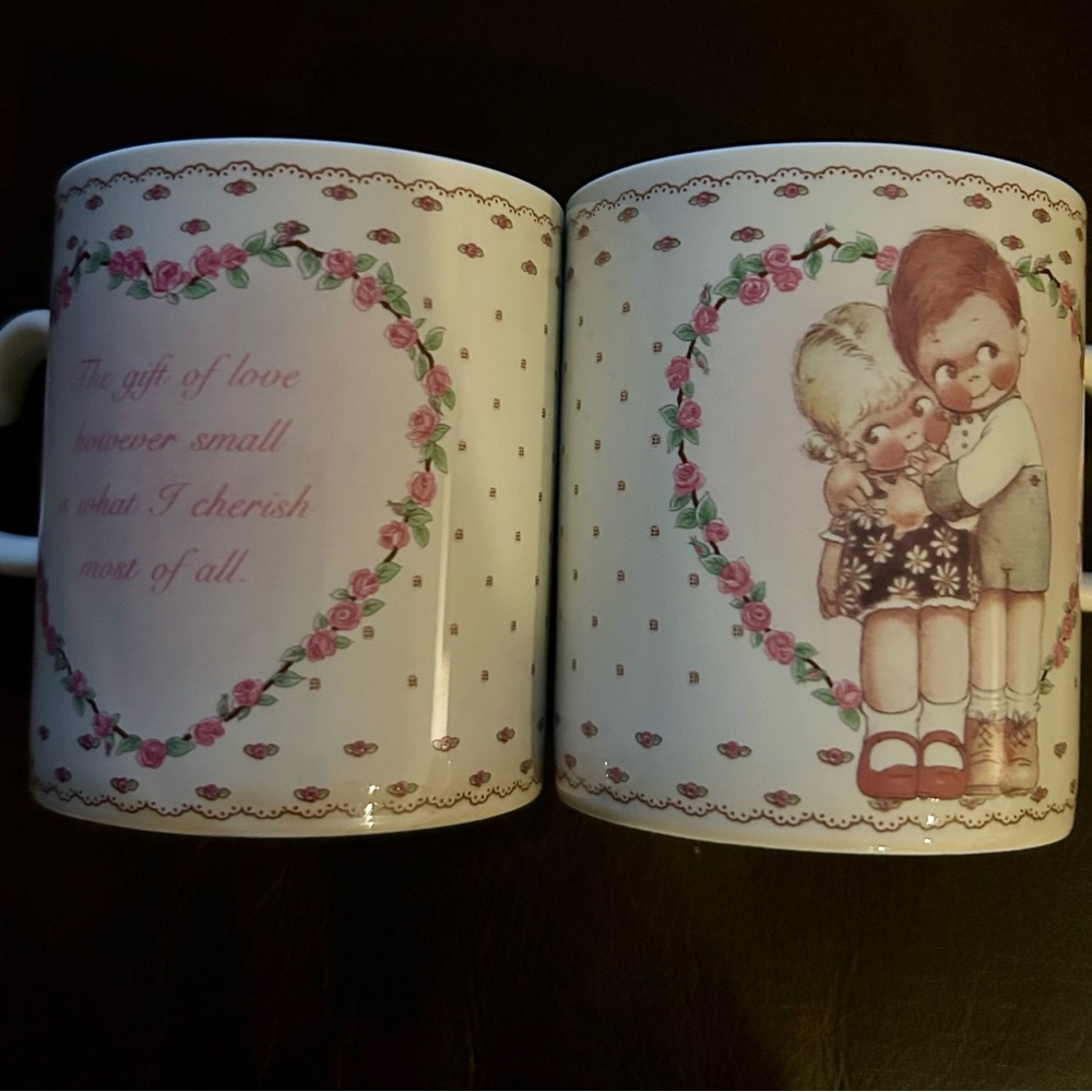 2 Memories of Yesterday Mug hugging kids heart handle